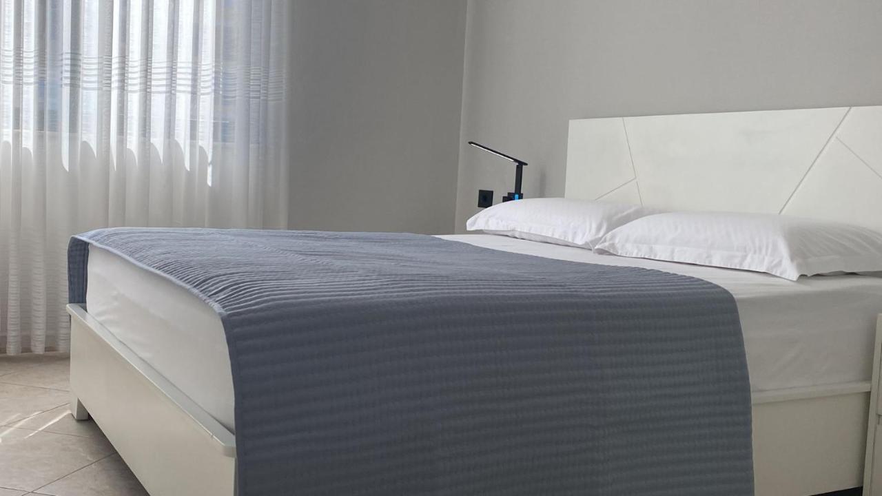 Laureta Central Apartment Tirana Exterior photo